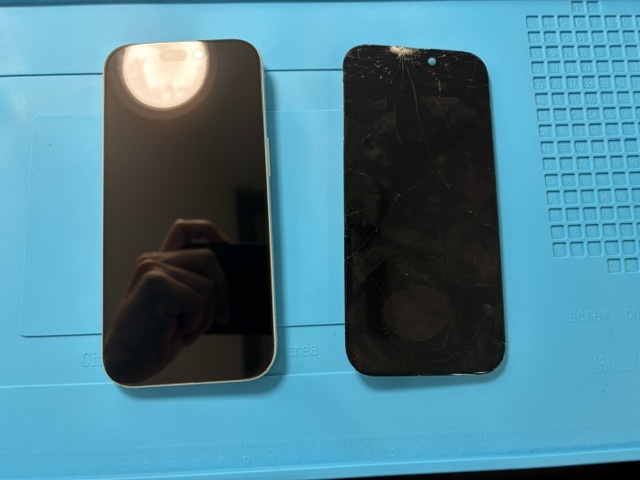 神戸市からお越しのお客様よりiPhone1７の画面交換をご依頼いただきました！